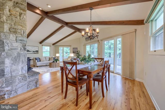 9 LARK LN, Lancaster, PA 17603