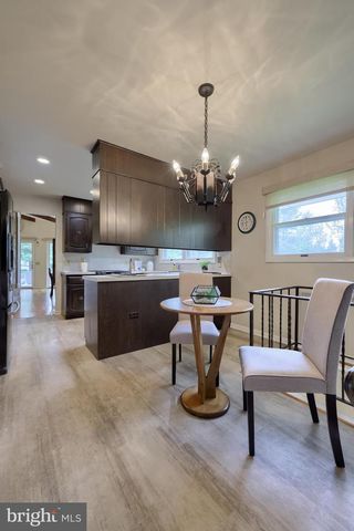 9 LARK LN, Lancaster, PA 17603