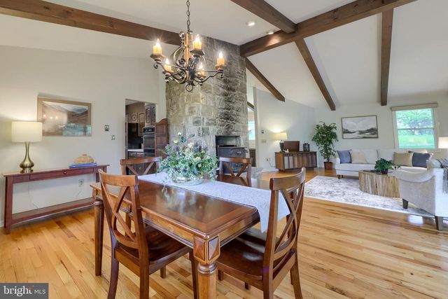 9 LARK LN, Lancaster, PA 17603