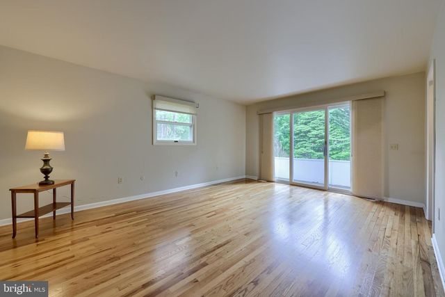 9 LARK LN, Lancaster, PA 17603