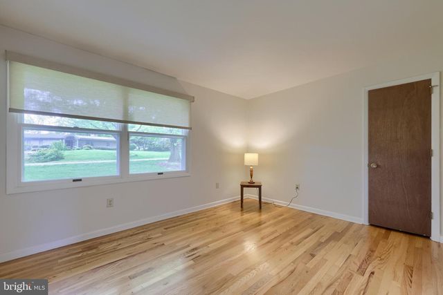 9 LARK LN, Lancaster, PA 17603