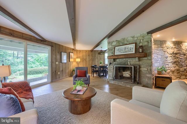 9 LARK LN, Lancaster, PA 17603
