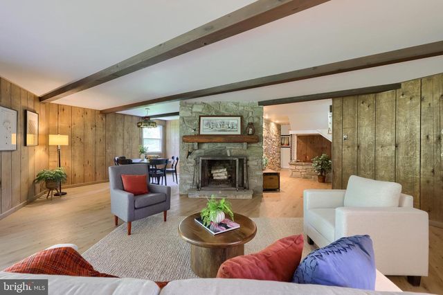 9 LARK LN, Lancaster, PA 17603