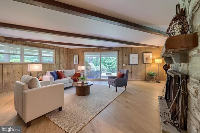 9 LARK LN, Lancaster, PA 17603