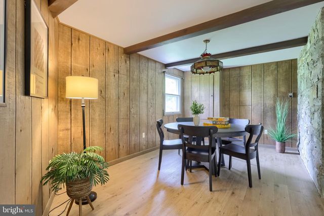 9 LARK LN, Lancaster, PA 17603