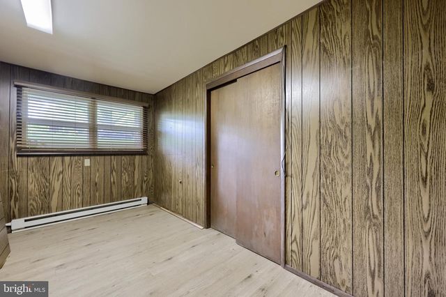 9 LARK LN, Lancaster, PA 17603