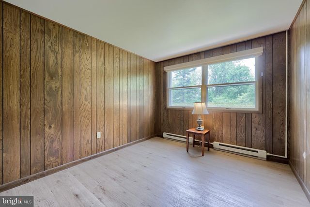 9 LARK LN, Lancaster, PA 17603