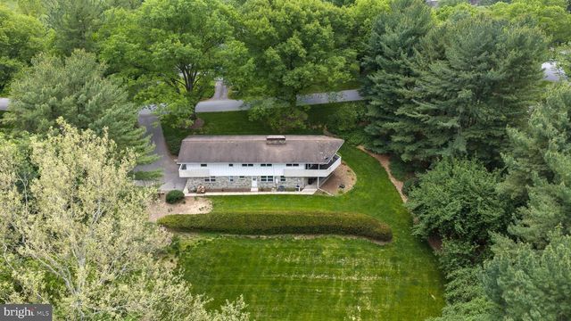 9 LARK LN, Lancaster, PA 17603