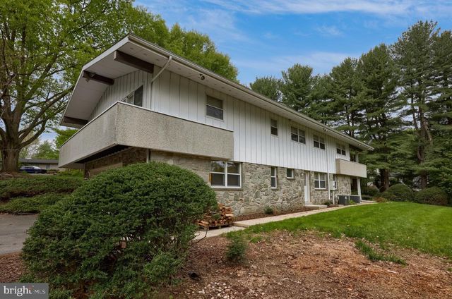 9 LARK LN, Lancaster, PA 17603