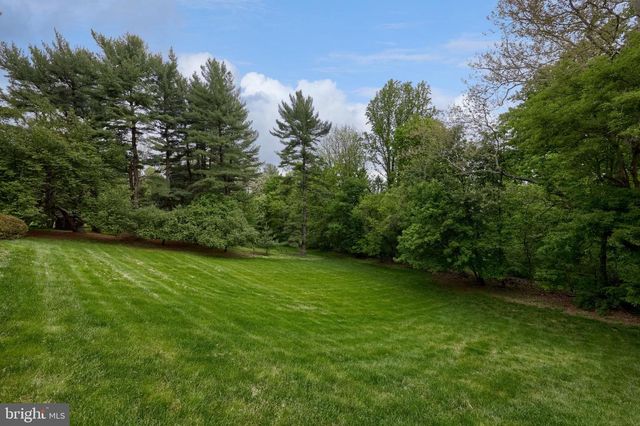 9 LARK LN, Lancaster, PA 17603