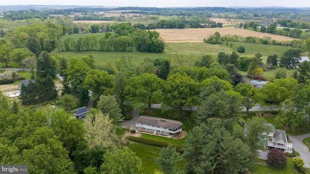 9 LARK LN, Lancaster, PA 17603
