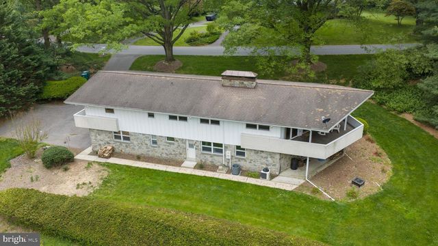 9 LARK LN, Lancaster, PA 17603