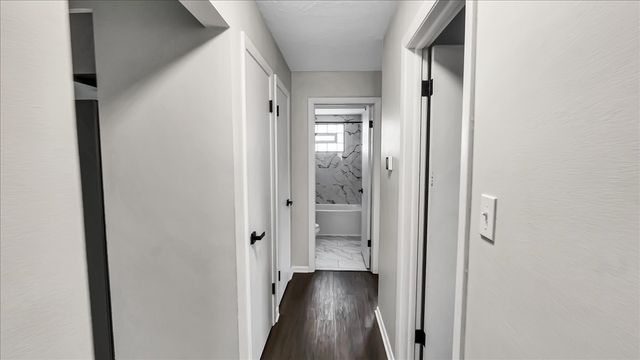 406 N Park Drive, Glenwood, IL 60425