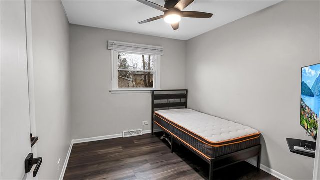 406 N Park Drive, Glenwood, IL 60425