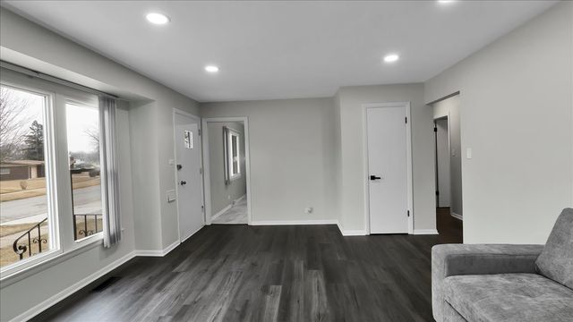 406 N Park Drive, Glenwood, IL 60425