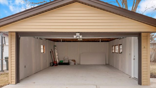 406 N Park Drive, Glenwood, IL 60425