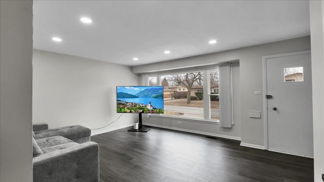 406 N Park Drive, Glenwood, IL 60425