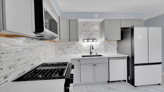 406 N Park Drive, Glenwood, IL 60425