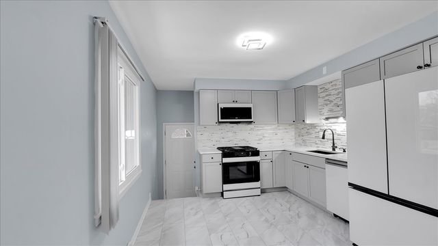 406 N Park Drive, Glenwood, IL 60425