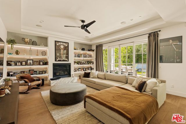 4538 Camellia Avenue, Los Angeles, CA 91602