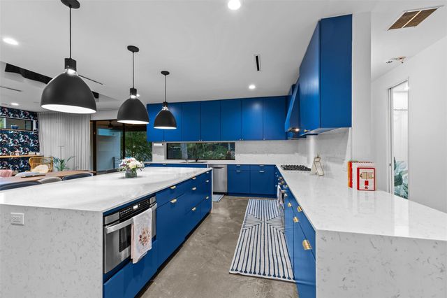 5704 Driftwood DR, Austin, TX 78731