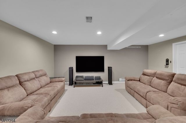 23 Musky Ridge Dr, Hackettstown Town, NJ 07840