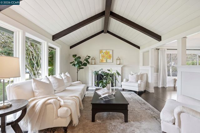 152 Walford Dr, Moraga, CA 94556