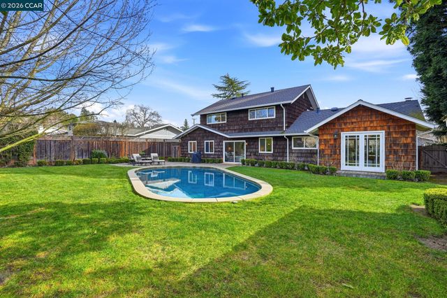 152 Walford Dr, Moraga, CA 94556