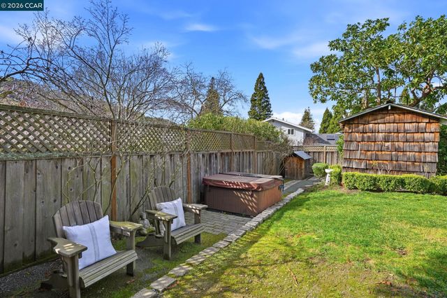 152 Walford Dr, Moraga, CA 94556