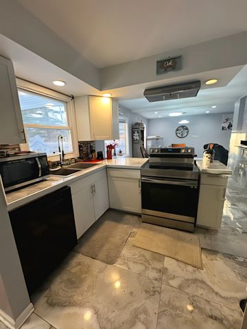 13 Charlton Drive, Kankakee, IL 60901