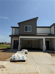 3327 NE 87th Street 17A, Kansas City, MO 64156