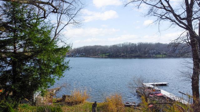 1210 Edgewater Beach Road, Valparaiso, IN 46383