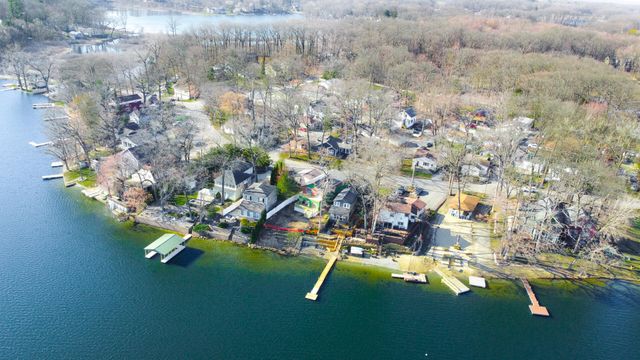 1210 Edgewater Beach Road, Valparaiso, IN 46383