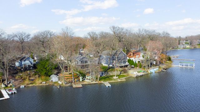 1210 Edgewater Beach Road, Valparaiso, IN 46383