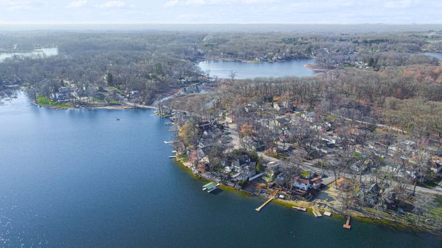 1210 Edgewater Beach Road, Valparaiso, IN 46383