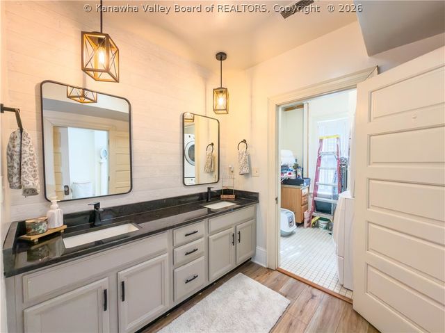 1313 Lee Street E 221, Charleston, WV 25301