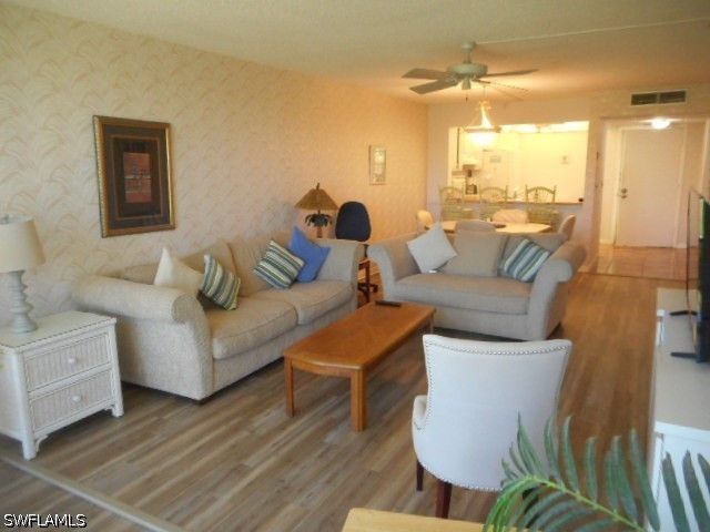 1086 Forest Lakes DR 9203, Naples, FL 34105