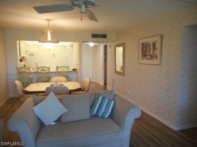 1086 Forest Lakes DR 9203, Naples, FL 34105