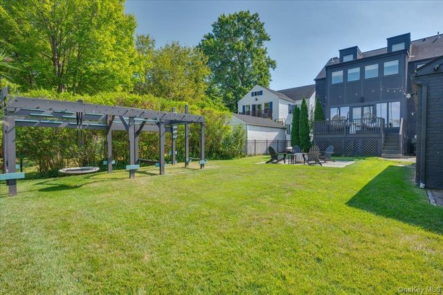 21 Old Colony Drive, Larchmont, NY 10538