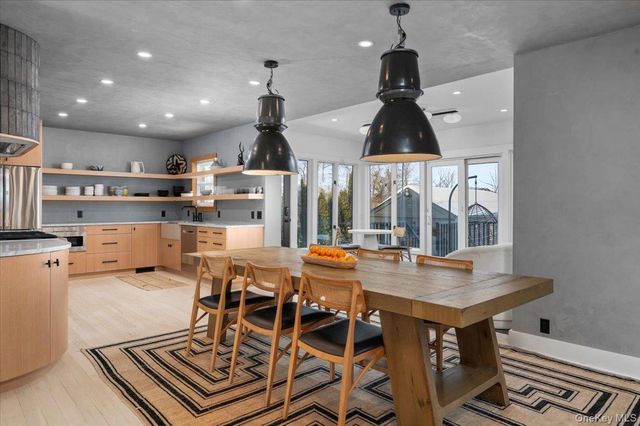 21 Old Colony Drive, Larchmont, NY 10538