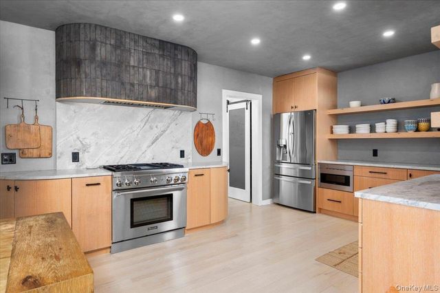 21 Old Colony Drive, Larchmont, NY 10538