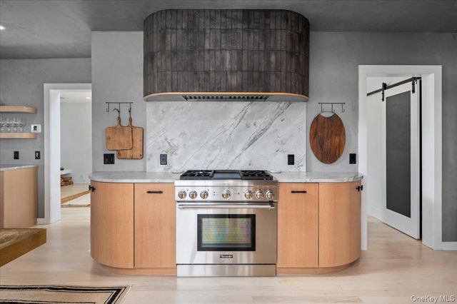 21 Old Colony Drive, Larchmont, NY 10538