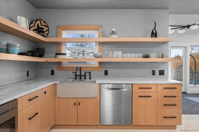 21 Old Colony Drive, Larchmont, NY 10538