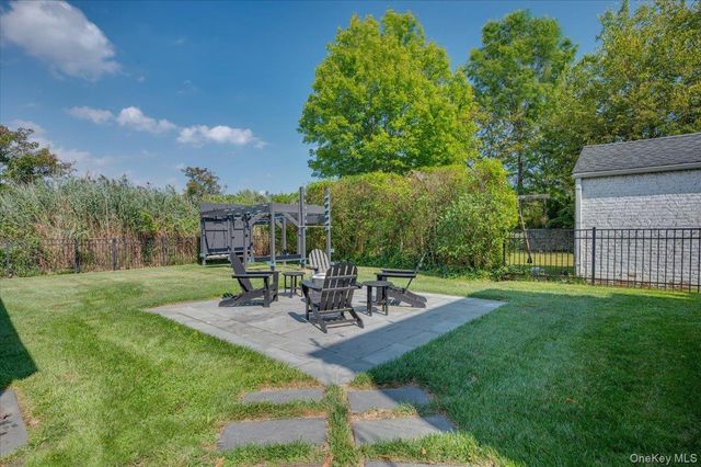 21 Old Colony Drive, Larchmont, NY 10538