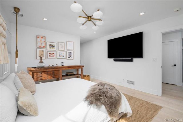 21 Old Colony Drive, Larchmont, NY 10538