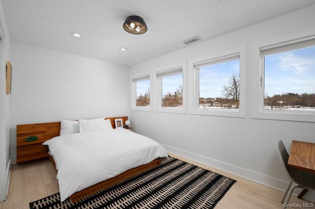 21 Old Colony Drive, Larchmont, NY 10538