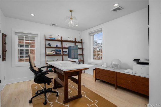 21 Old Colony Drive, Larchmont, NY 10538