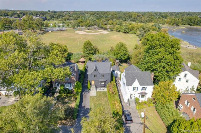 21 Old Colony Drive, Larchmont, NY 10538