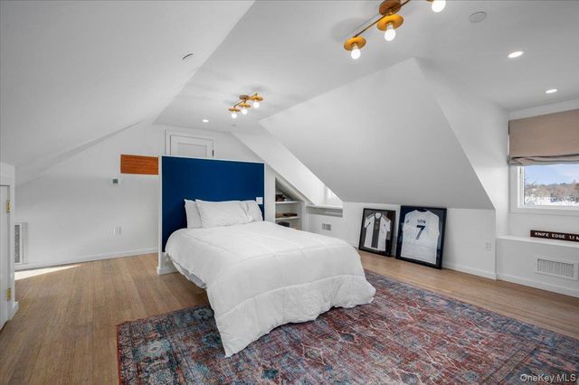 21 Old Colony Drive, Larchmont, NY 10538