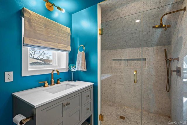 21 Old Colony Drive, Larchmont, NY 10538